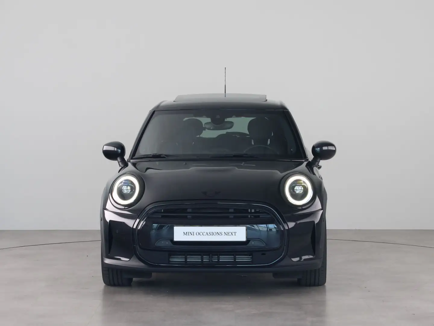 MINI Cooper 5-deurs Camden Plus Edition Aut. Zwart - 2