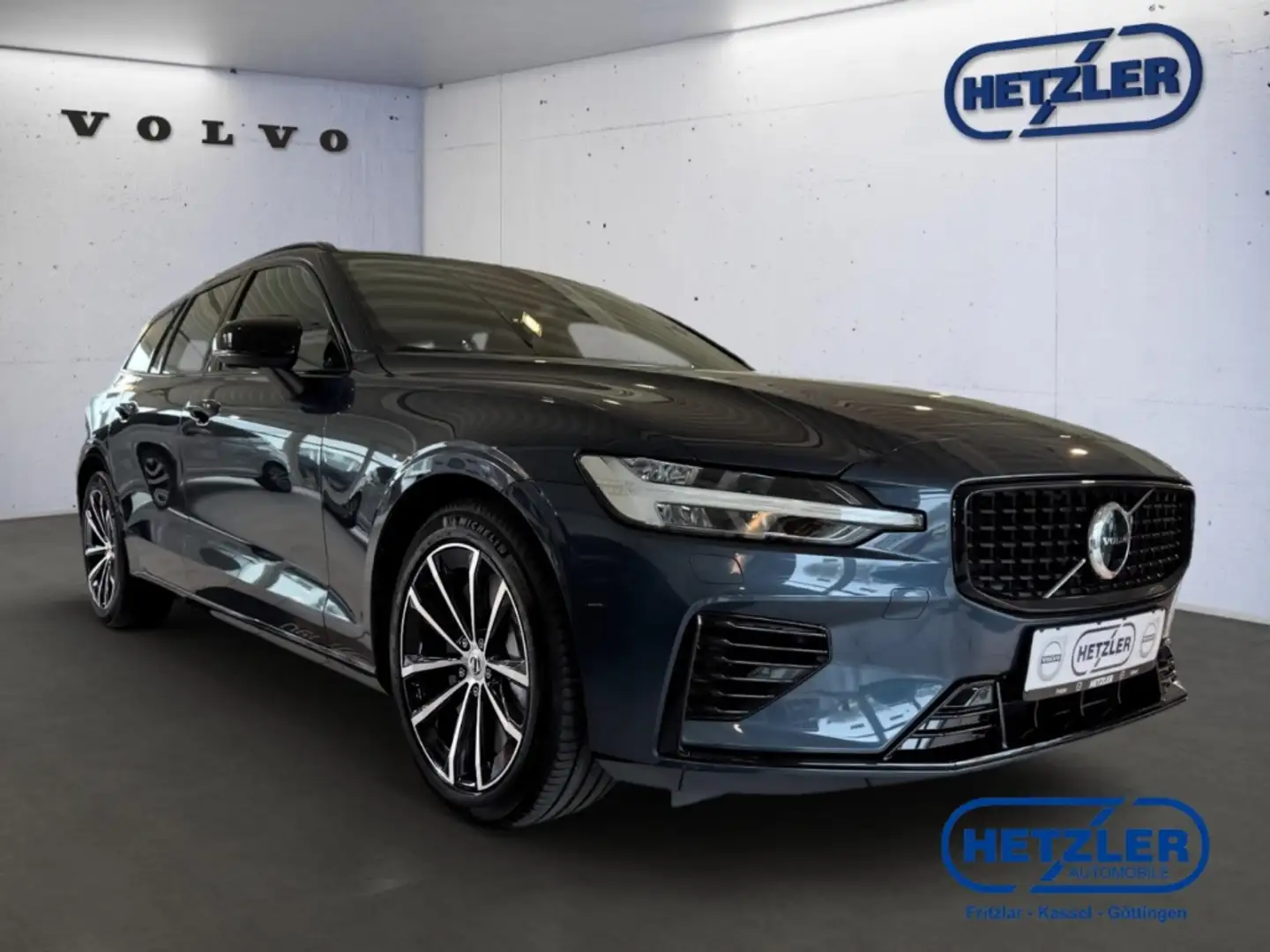 Volvo V60 Kombi Plus Dark Recharge Plug-In Hybrid AWD T6 Twi Blau - 2