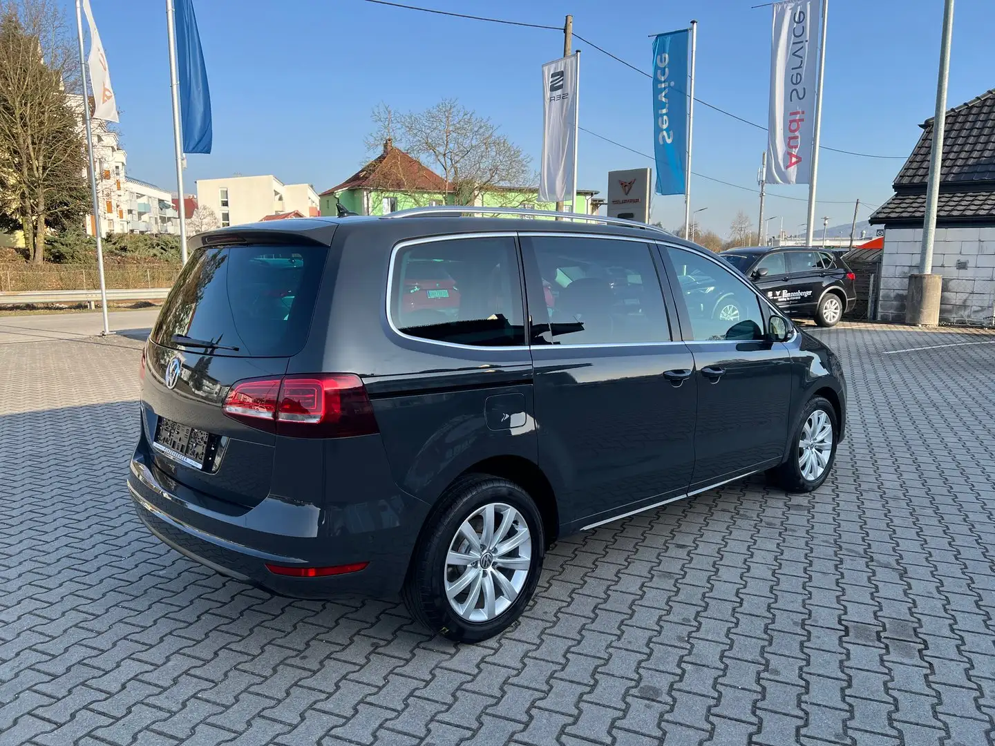 Volkswagen Sharan Business+ TDI SCR DSG 5-Sitzer Gris - 2