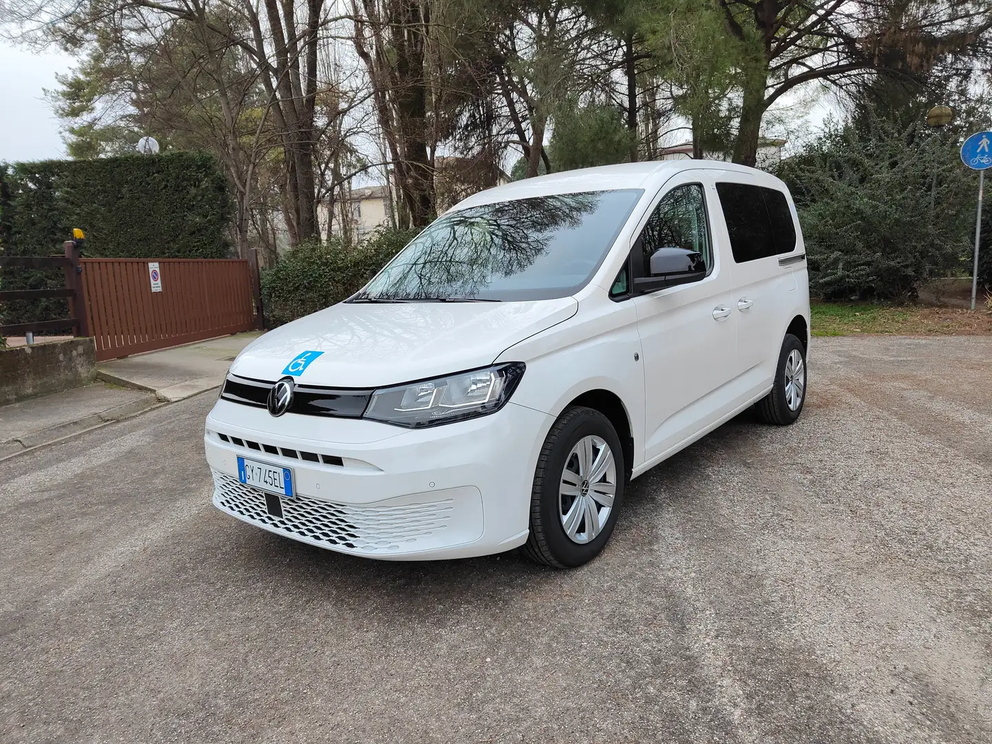 Volkswagen Caddy 1.5 TSI DSG F-Style Trasporto Disabile km 2.400 Weiß - 1