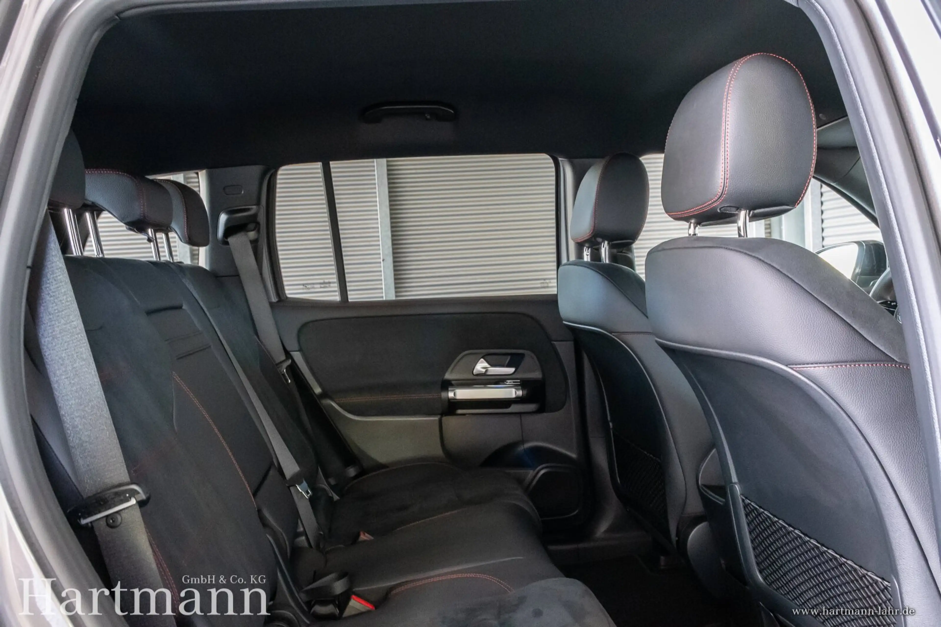 Mercedes-Benz EQB 300 EQB 300 4MATIC AMG Advanced Night AHK Totwinkel — photo 11