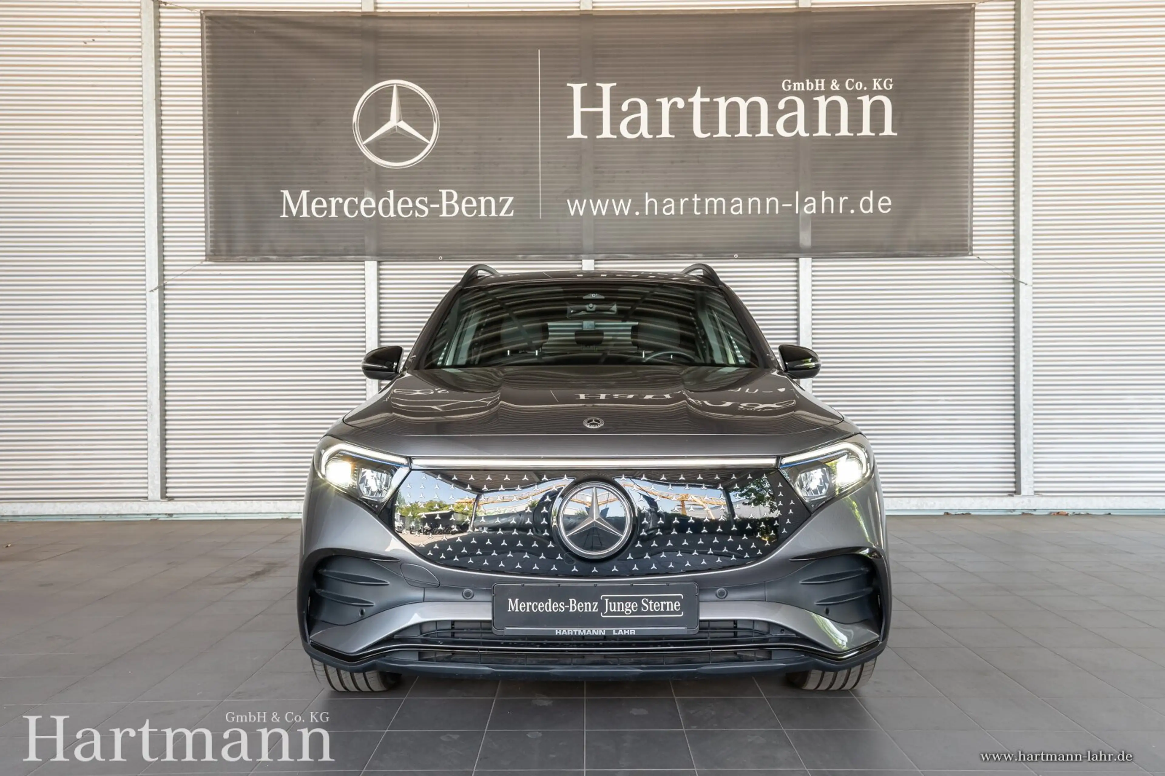 Mercedes-Benz EQB 300 EQB 300 4MATIC AMG Advanced Night AHK Totwinkel — photo 3
