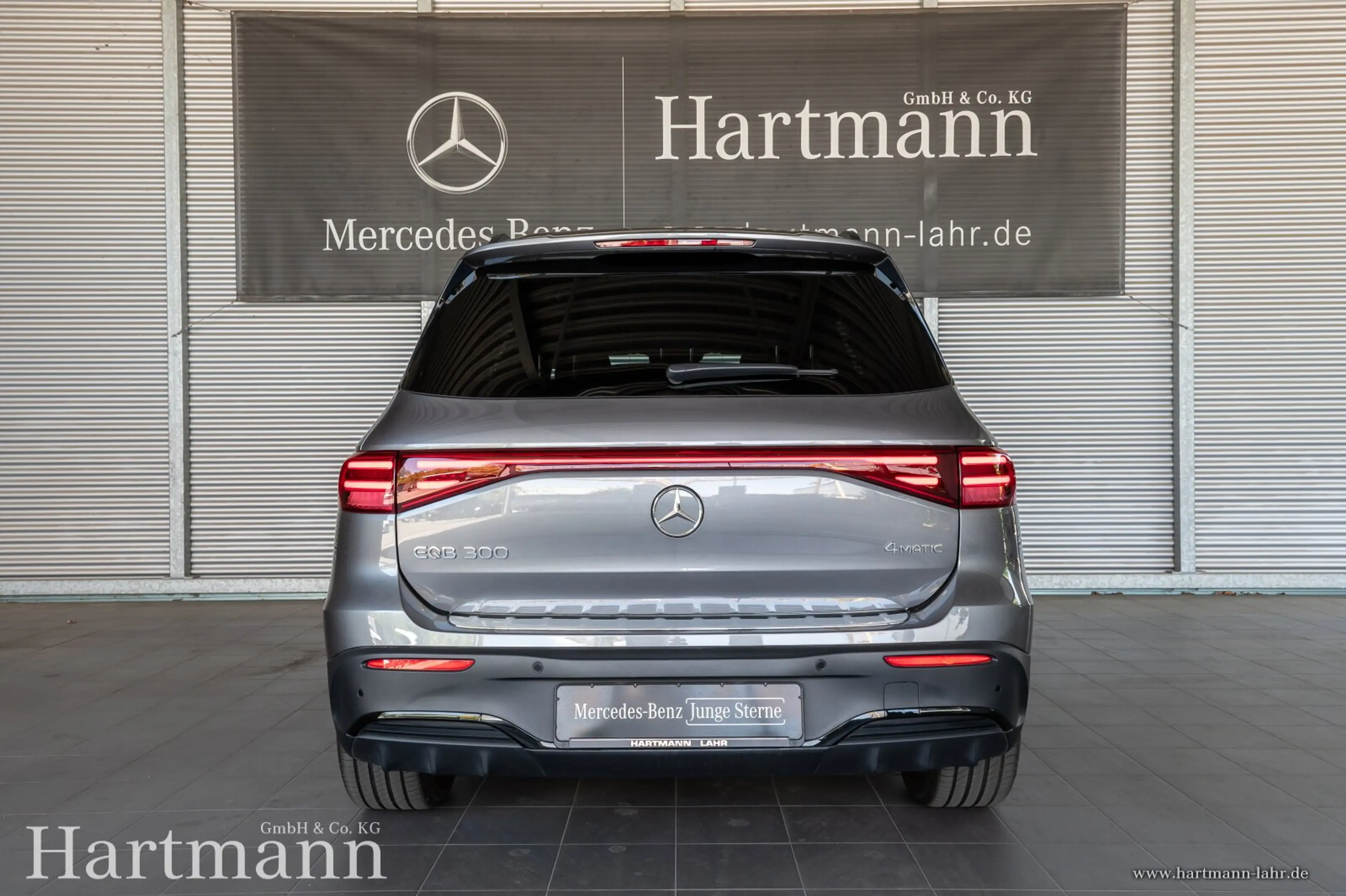 Mercedes-Benz EQB 300 EQB 300 4MATIC AMG Advanced Night AHK Totwinkel — photo 4