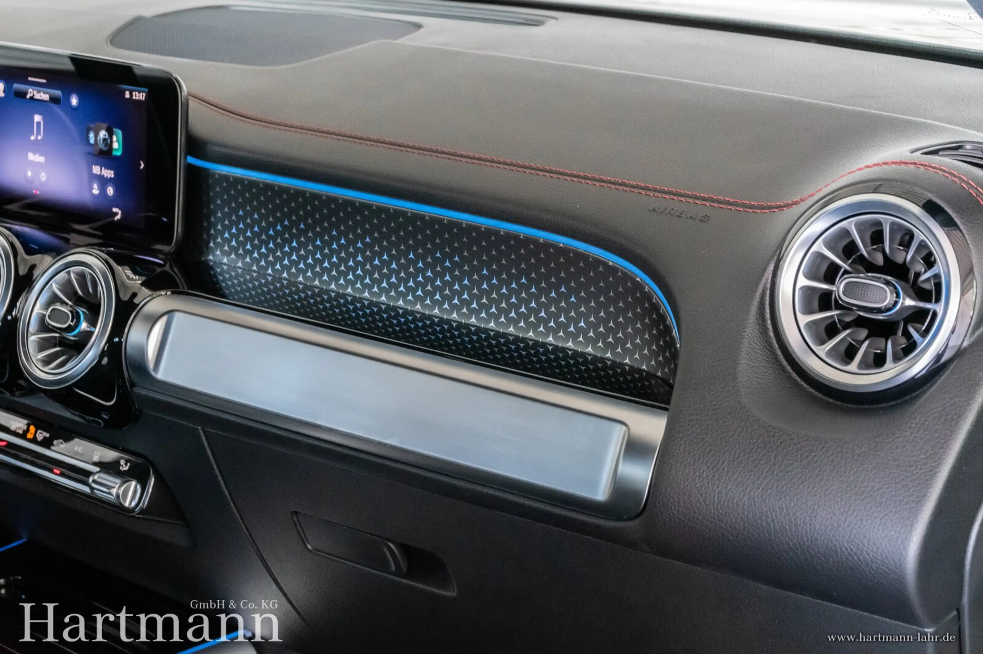 Mercedes-Benz EQB 300 EQB 300 4MATIC AMG Advanced Night AHK Totwinkel — photo 8