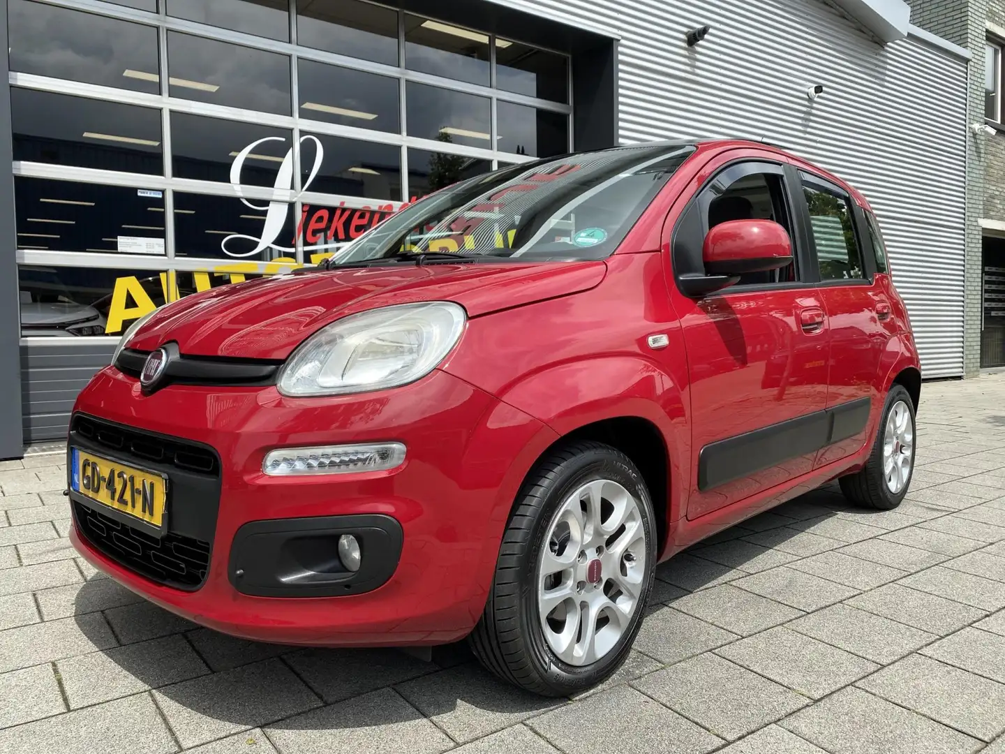Fiat Panda 0.9 TwinAir ROSSO Lounge - Panorama dak I Airco I Rouge - 1