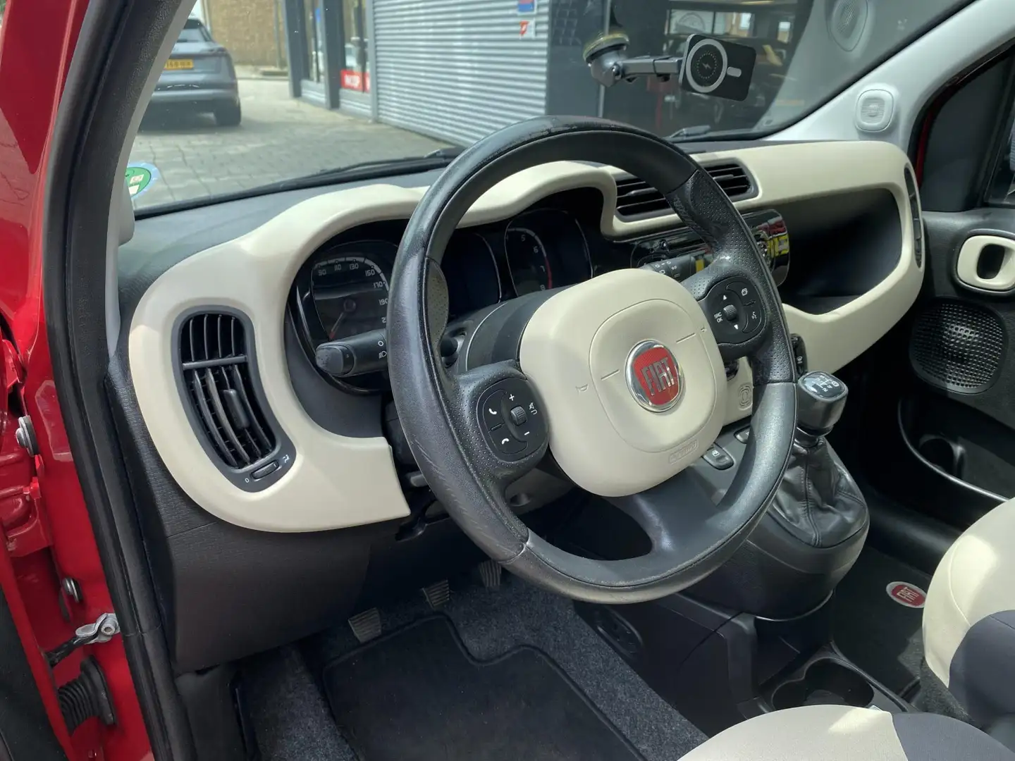 Fiat Panda 0.9 TwinAir ROSSO Lounge - Panorama dak I Airco I Rouge - 2