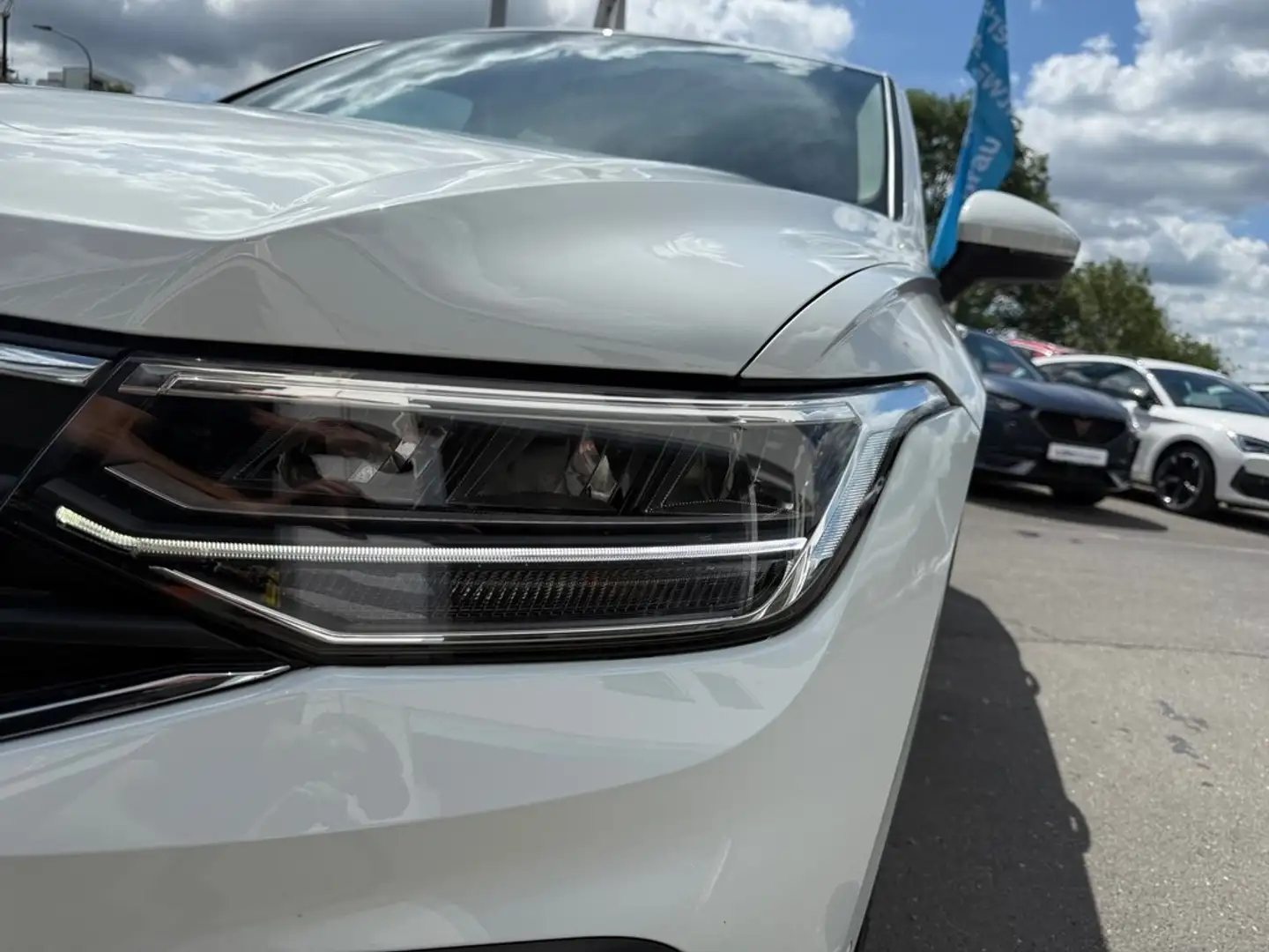 Volkswagen Tiguan 1,5 TSI AT-Motor Weiß - 2