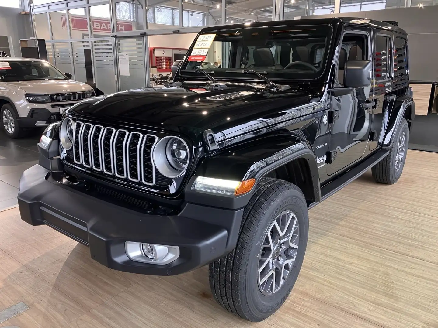 Jeep Wrangler ICE MY24 Sahara 2.0l GDI 272PS 4x4 AT8 Schwarz - 1