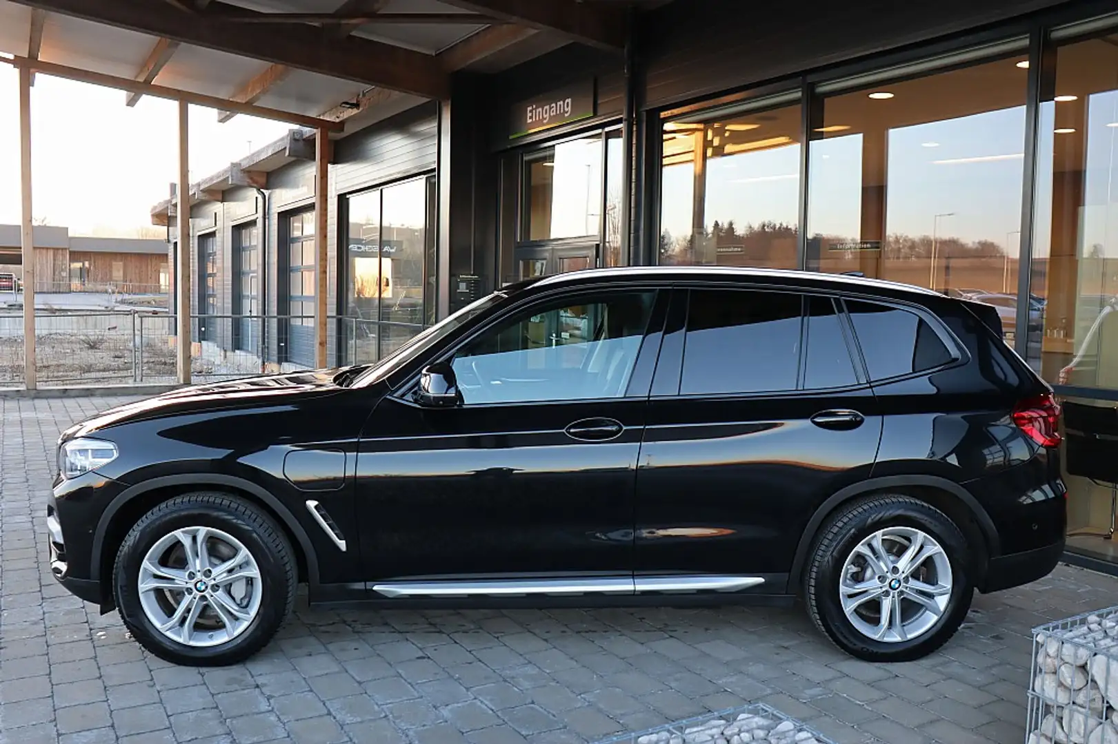 BMW X3 xDrive30e PHEV Aut. ACC, adapt. LED, LiveCockPr... Schwarz - 2