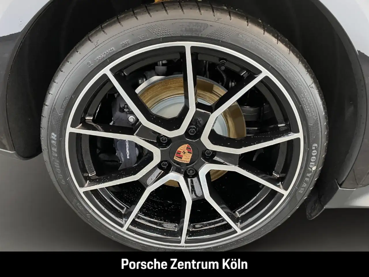 Porsche Taycan 4 Black Edition HA-Lenkung InnoDrive 10