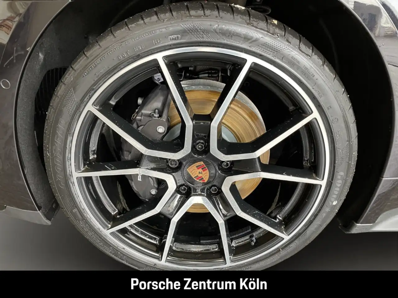Porsche Taycan 4 Black Edition HA-Lenkung InnoDrive 12