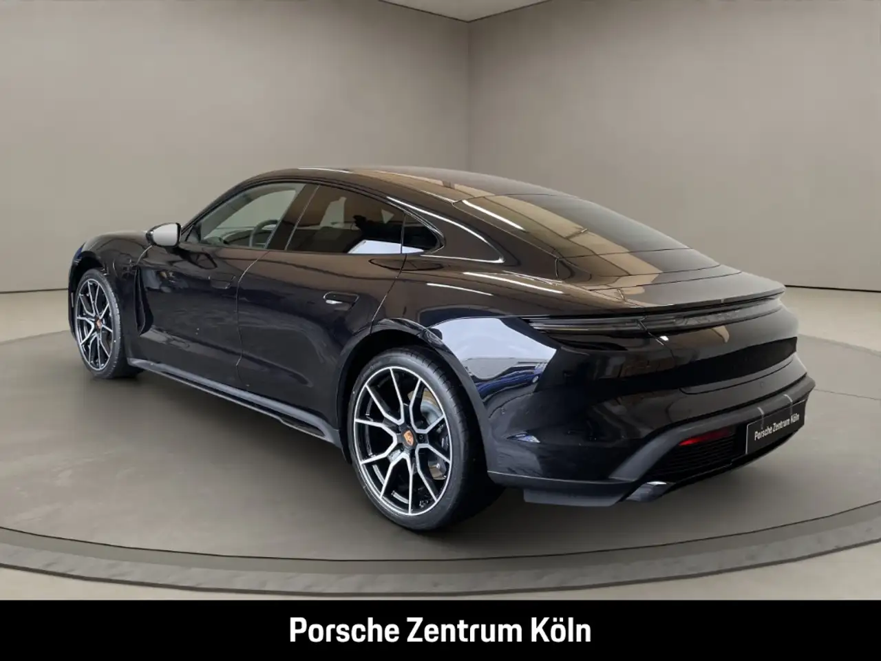 Porsche Taycan 4 Black Edition HA-Lenkung InnoDrive 3