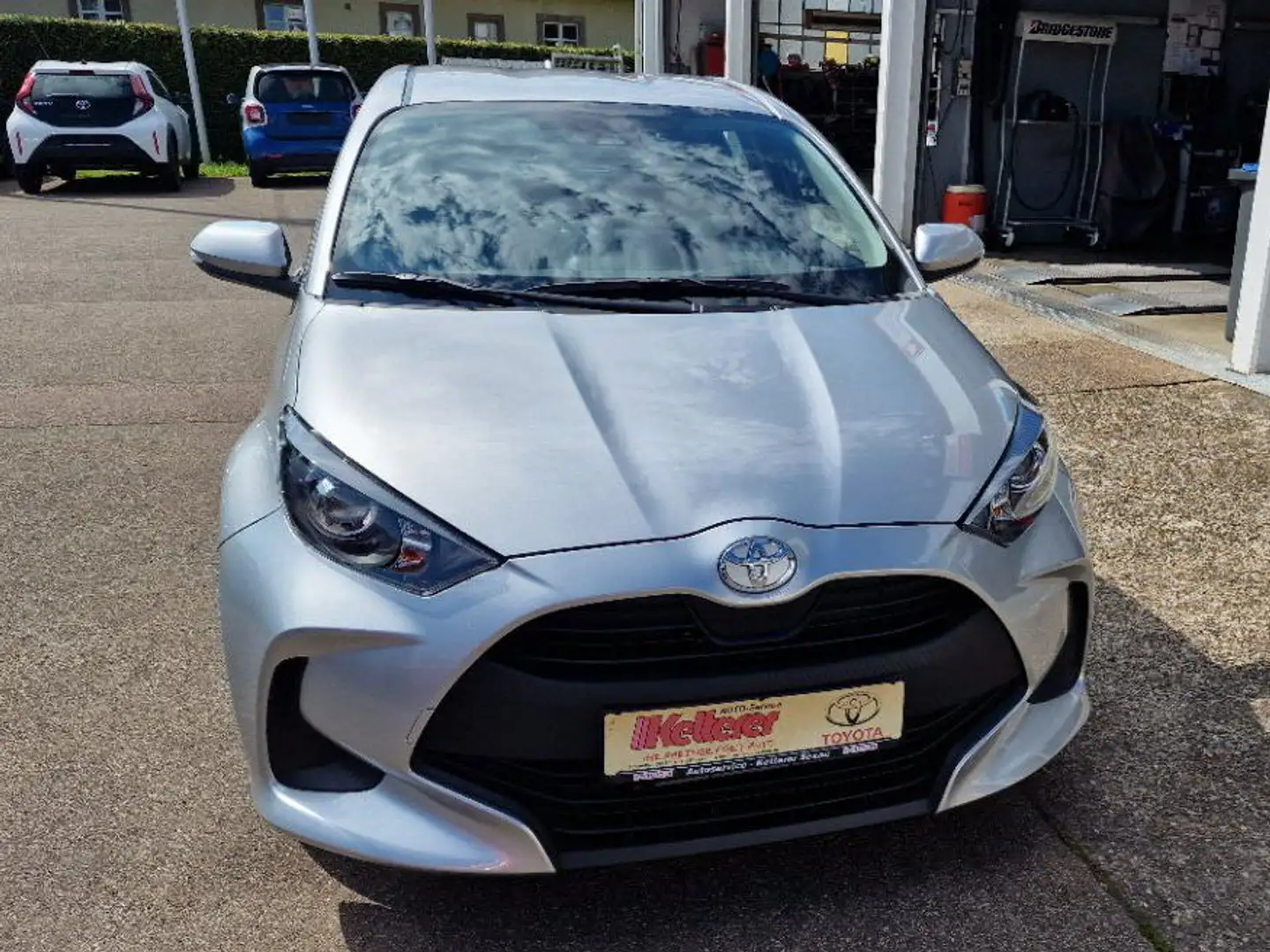 Toyota Yaris Comfort Blanc - 2