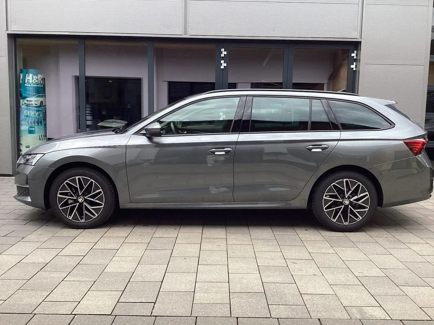 Skoda Octavia Combi 2.0 TDI DSG Selection Grau - 1