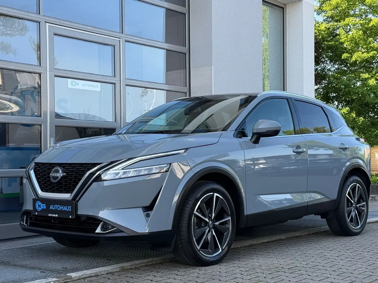 Nissan Qashqai QASHQAI TEKNA 1.3 DIG-T*360*PANO*BOSE*HUD*KEY* Grijs - 1