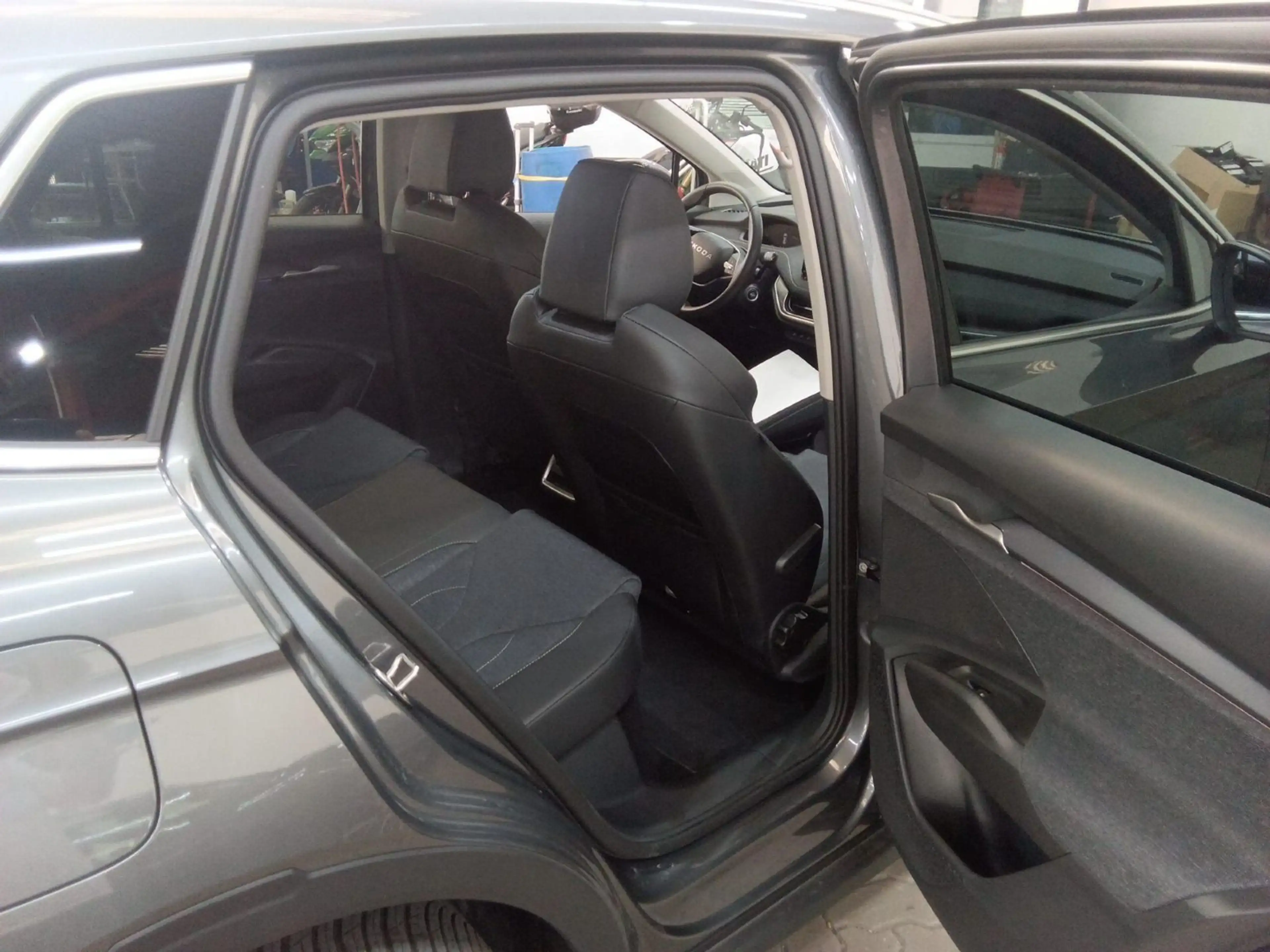 Skoda Elroq 85 Loft AHK Kamera Navi WäPu ACC Matrix — photo 13