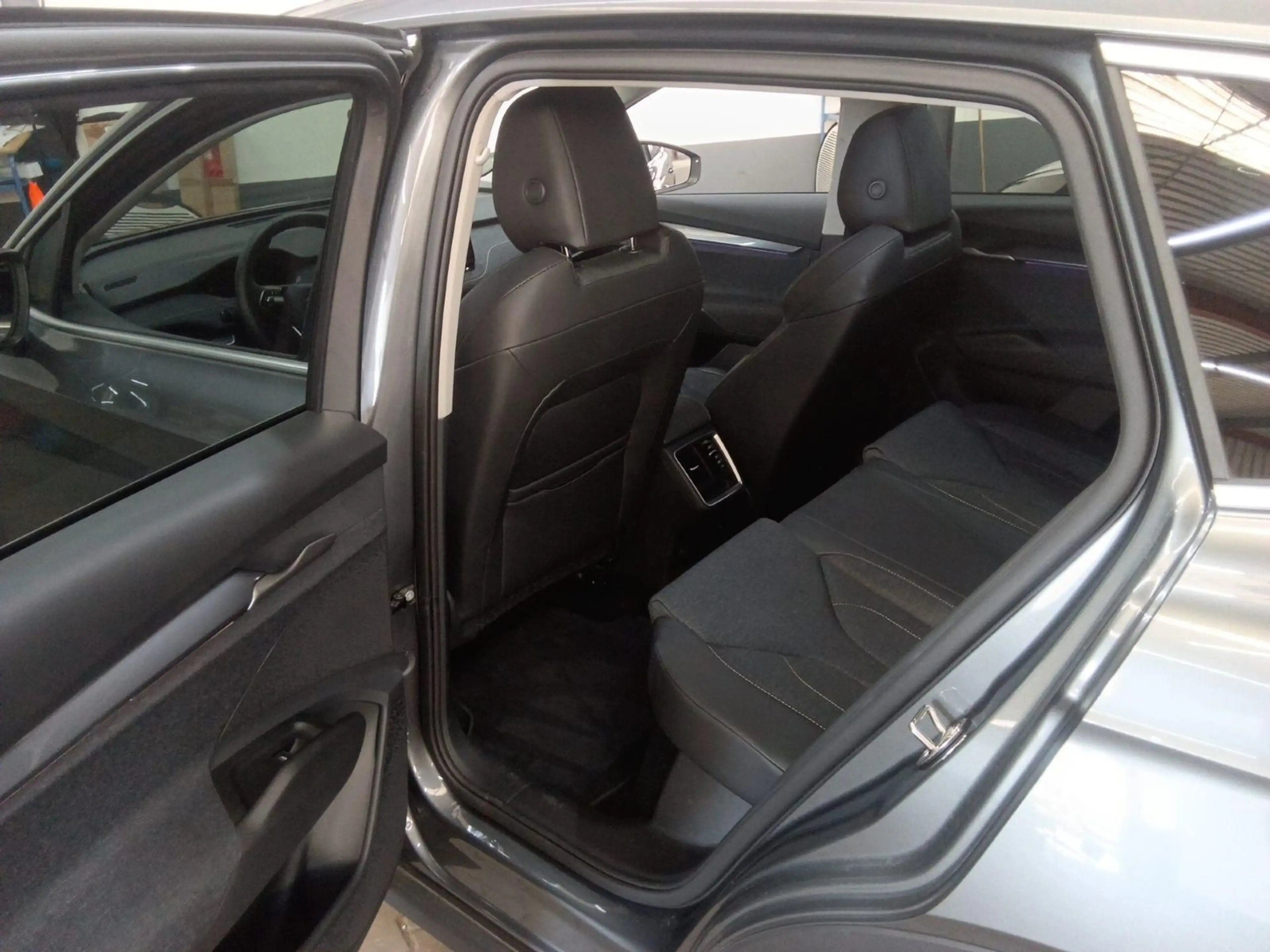 Skoda Elroq 85 Loft AHK Kamera Navi WäPu ACC Matrix — photo 12