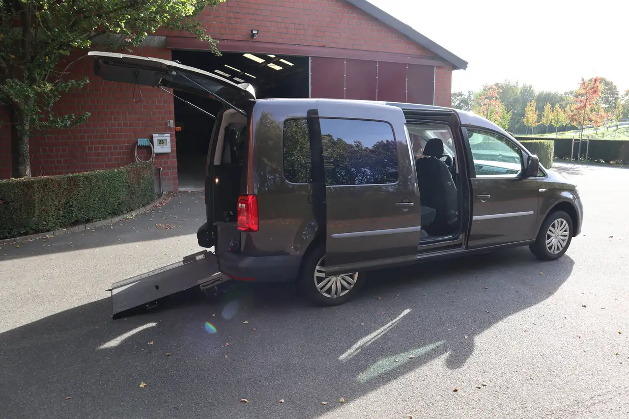 2016 Volkswagen Caddy Maxi Benziner*rollstuhlgerecht*AMF-Bruns Umbau*Wenderampe*Garantie*, photograph 9