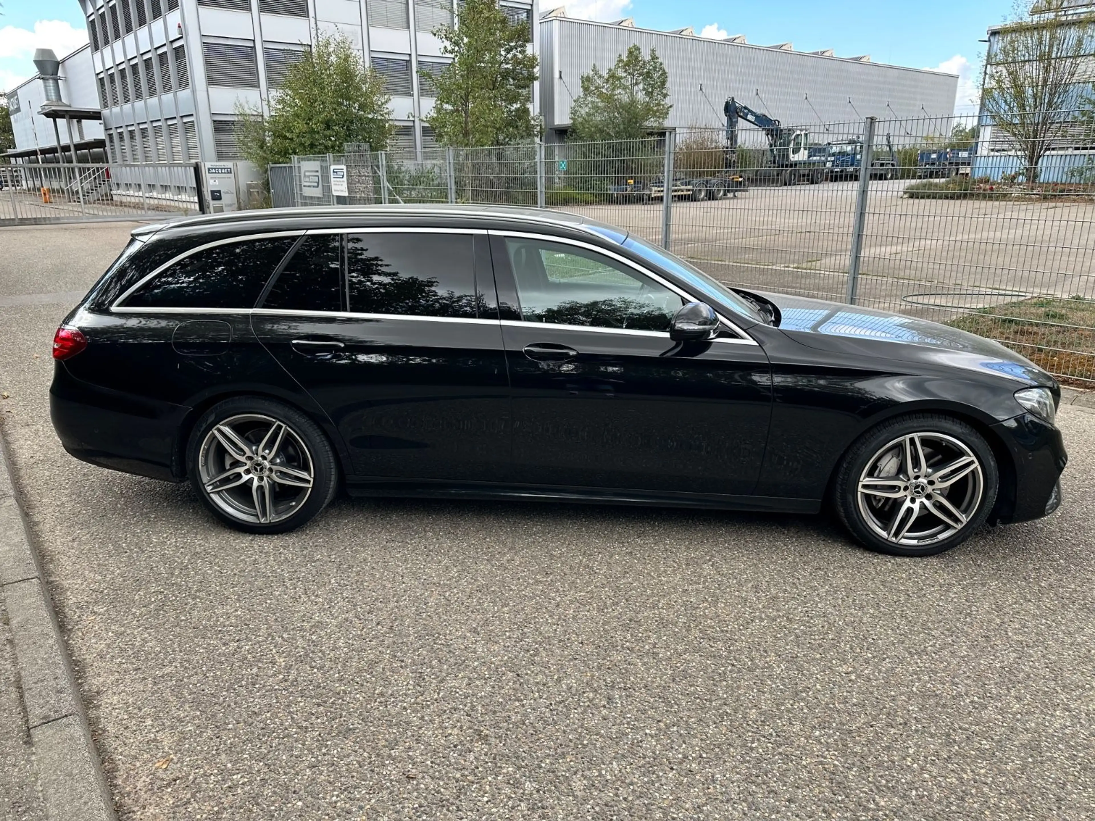 Mercedes-Benz E 250 T 9G Aut. AMG-Line LED High Performance — photo 7