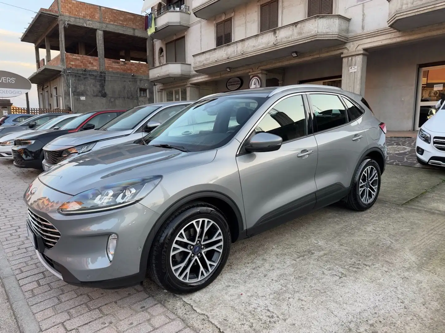 Ford Kuga Kuga III 1.5 ecoblue Titanium 2wd 120cv auto Grigio - 1