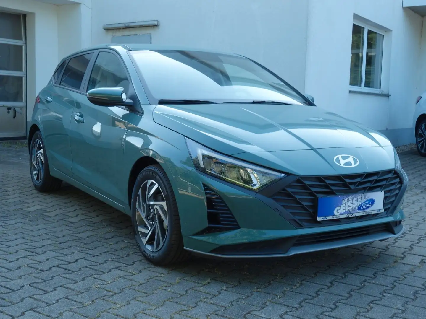 Hyundai i20 WAVE Klima NAVI DAB Winterp. Kamera Vert - 1