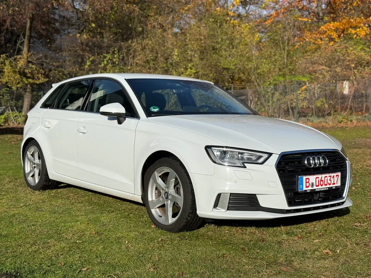 Audi A3 sport Weiß - 1