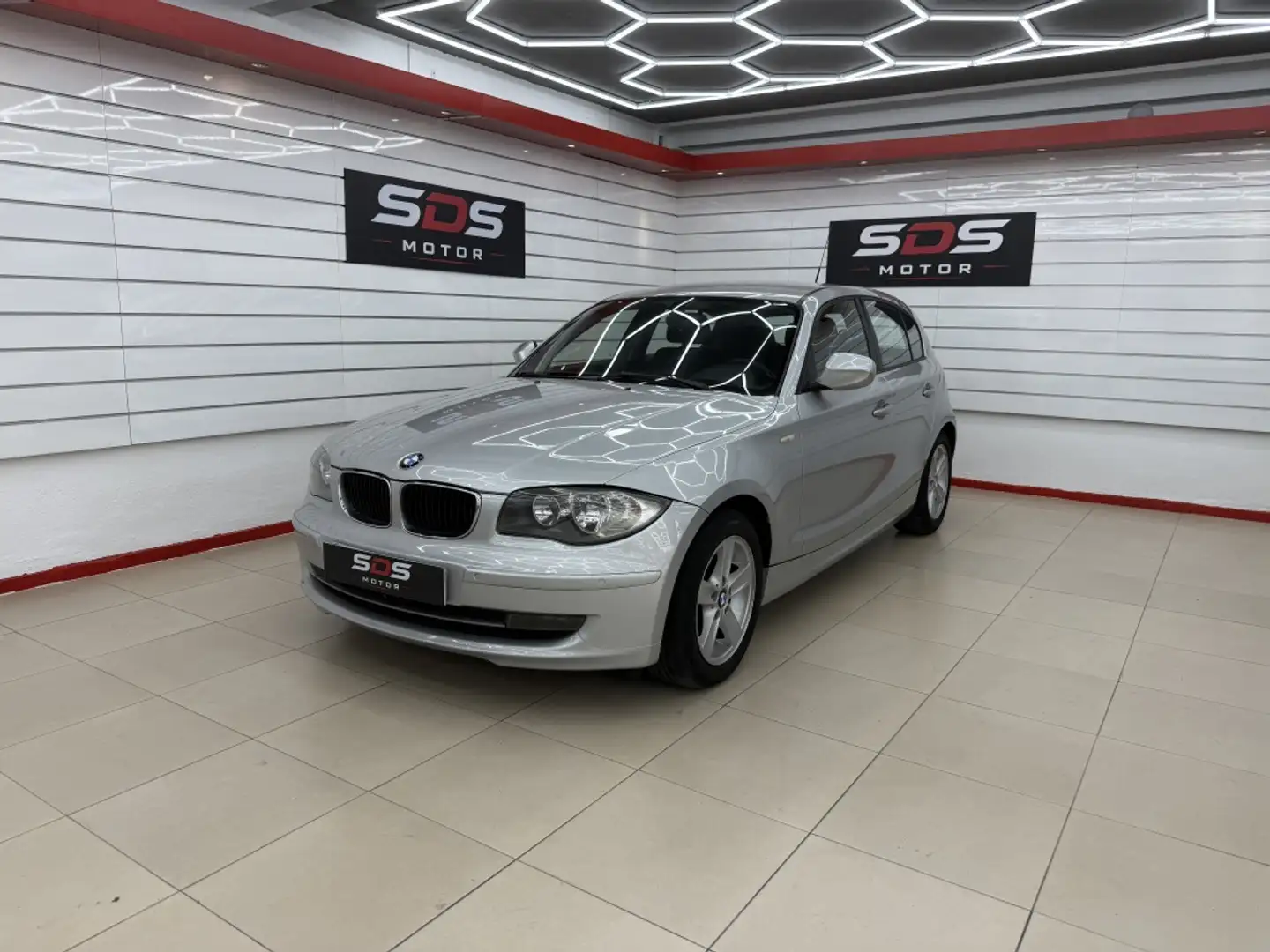 Audi A1 Pequeño Manual de 5 Puertas Gris - 1