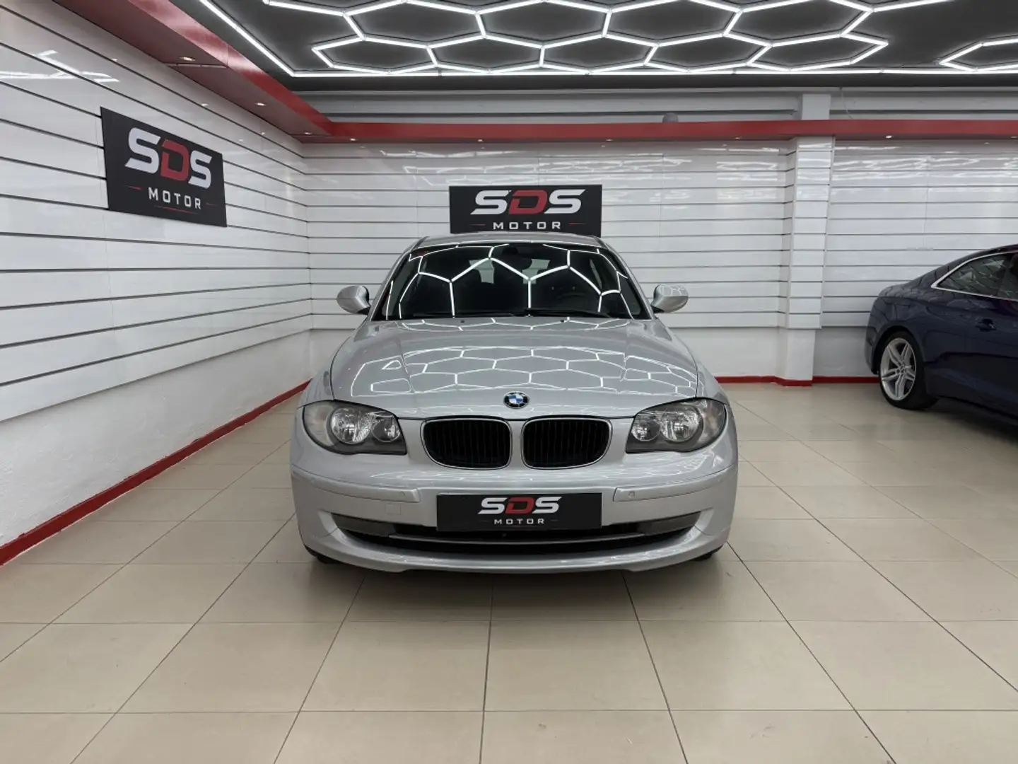 Audi A1 Pequeño Manual de 5 Puertas Gris - 2