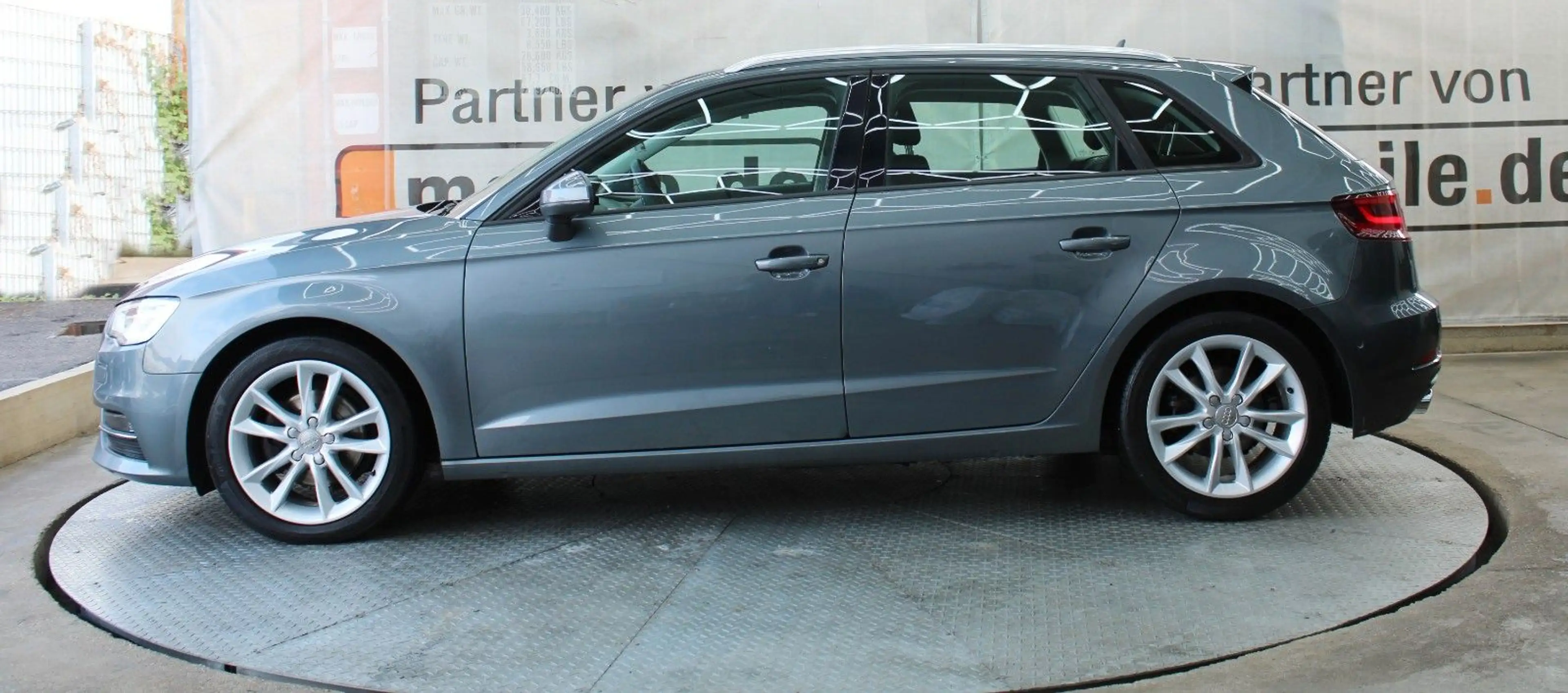 Audi A3 Sportback 2.0 *Automatik*Navi*Xenon*PDC*SHZ* — photo 5