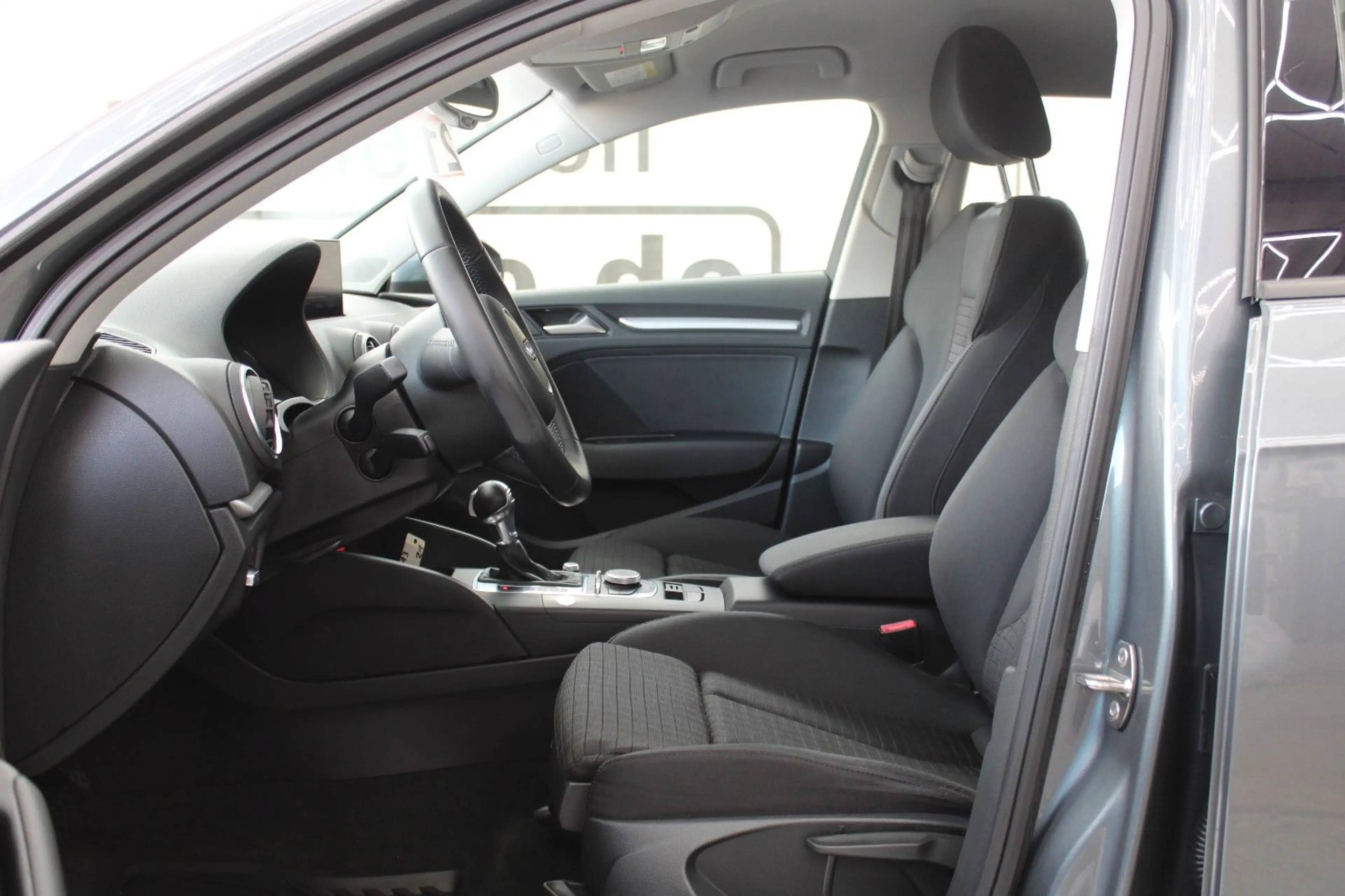 Audi A3 Sportback 2.0 *Automatik*Navi*Xenon*PDC*SHZ* — photo 6