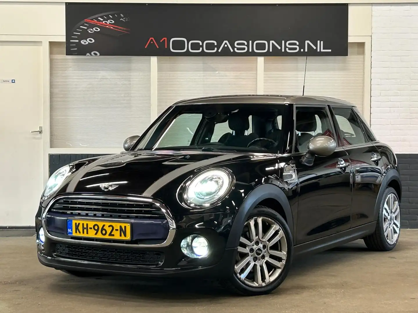 MINI Cooper Mini 1.5 Chili Serious Business + DEALER ONDERHOUD Zwart - 2