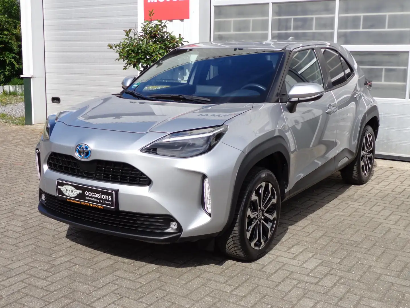 Toyota Yaris Cross 1.5 Hybrid Dynamic Trekhaak,Navi, Camera,etc Zilver - 1
