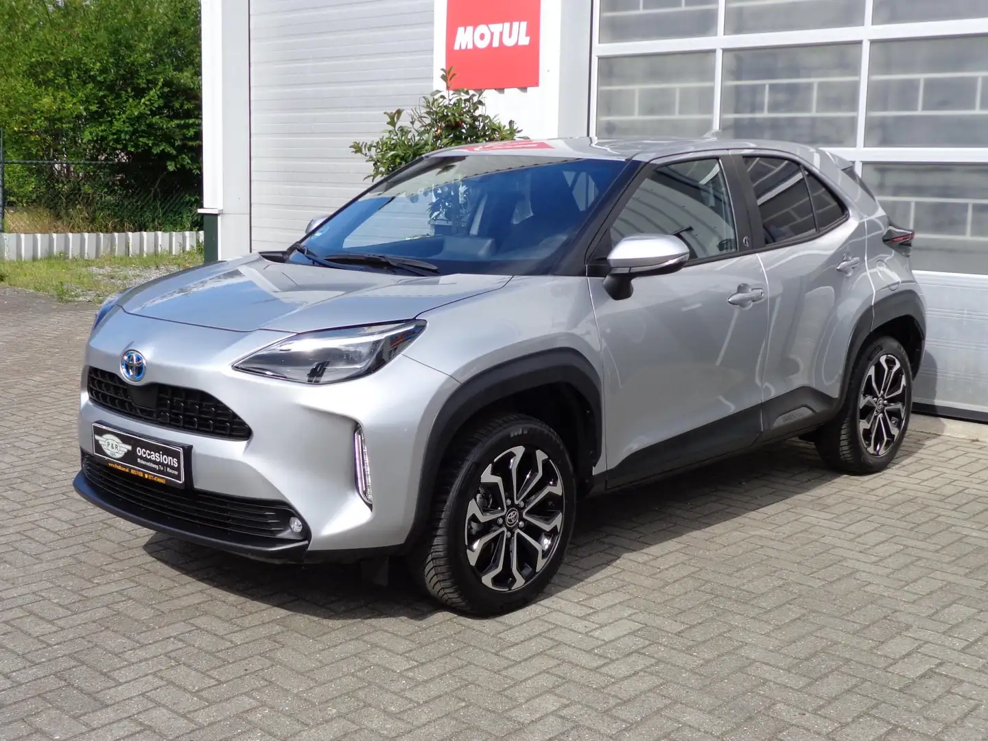 Toyota Yaris Cross 1.5 Hybrid Dynamic Trekhaak,Navi, Camera,etc Zilver - 2