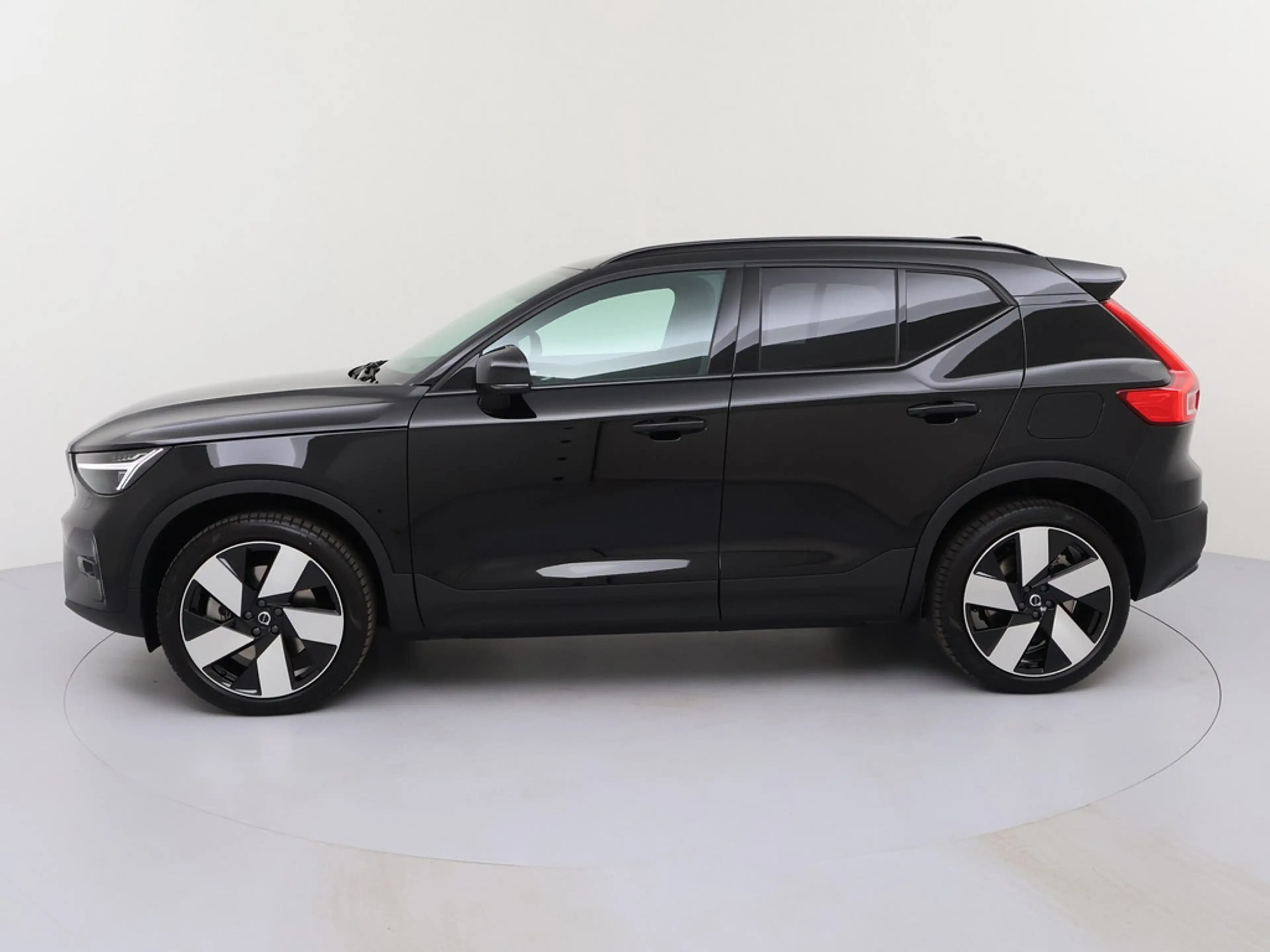 Volvo EX40 Twin Motor Performance AWD Ultra Dark *20-Zoll*ALARM* — photo 8