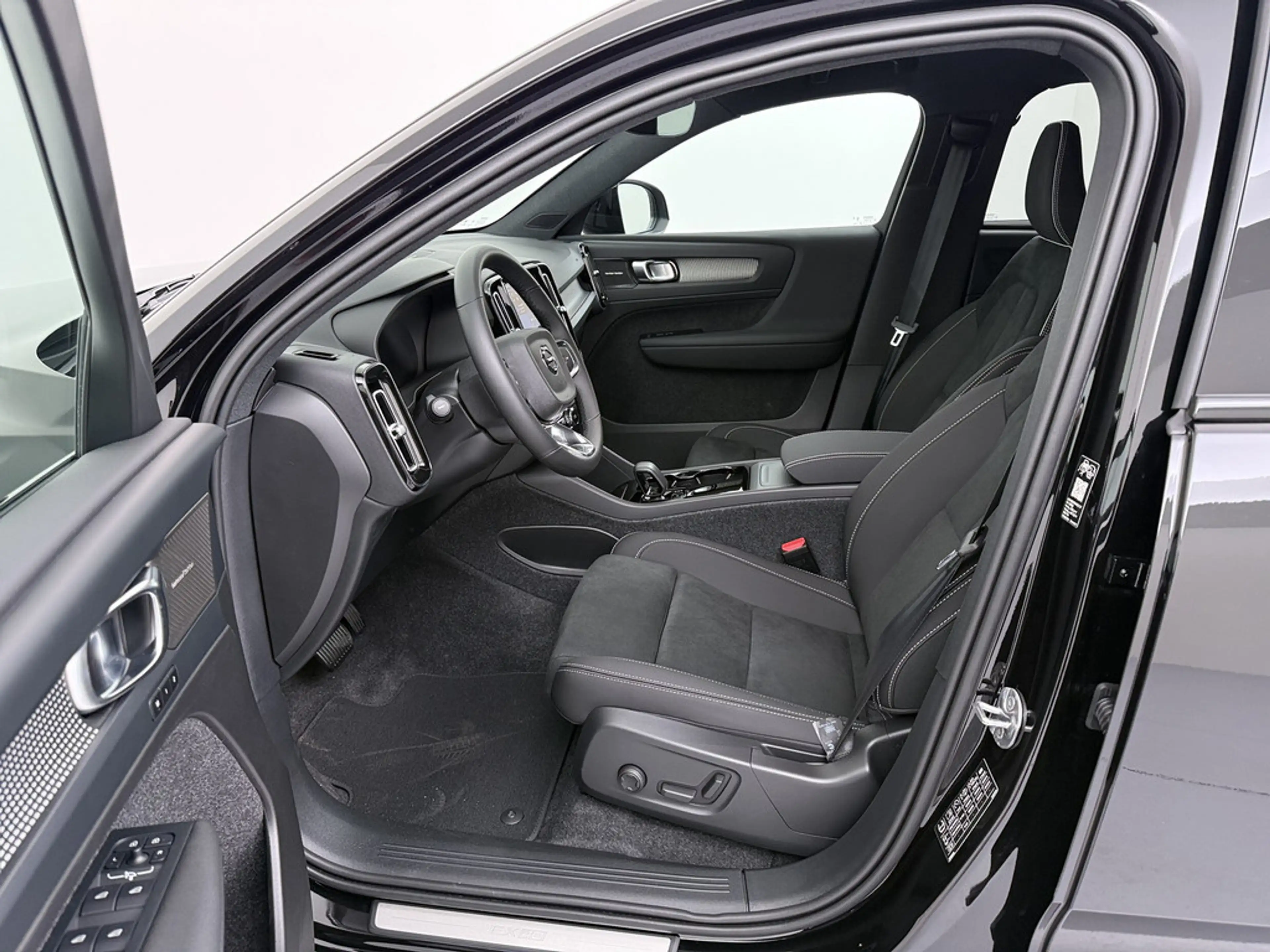 Volvo EX40 Twin Motor Performance AWD Ultra Dark *20-Zoll*ALARM* — photo 12