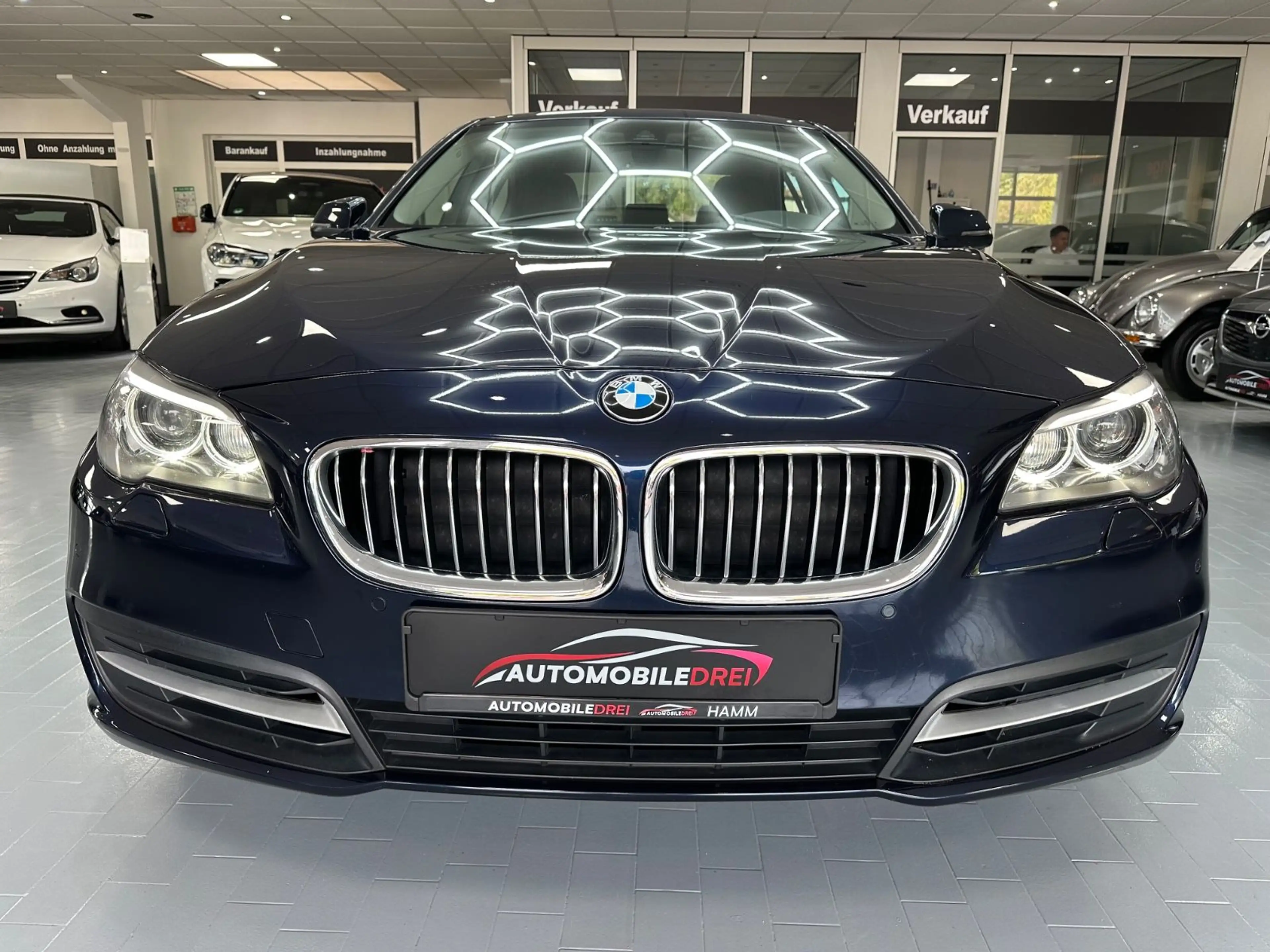 BMW 528 i xDrive/ Schiebedach/ Head up/ Leder — photo 3