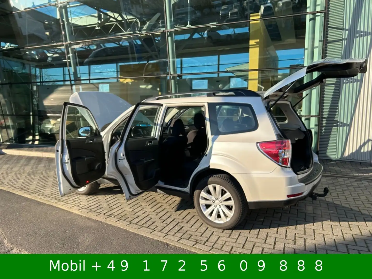 Subaru Forester Comfort Autom 4x4 AHK Xenon Kamera GSD Bílá - 1