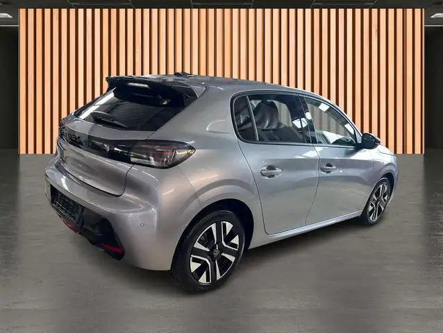 Peugeot 208 view 5