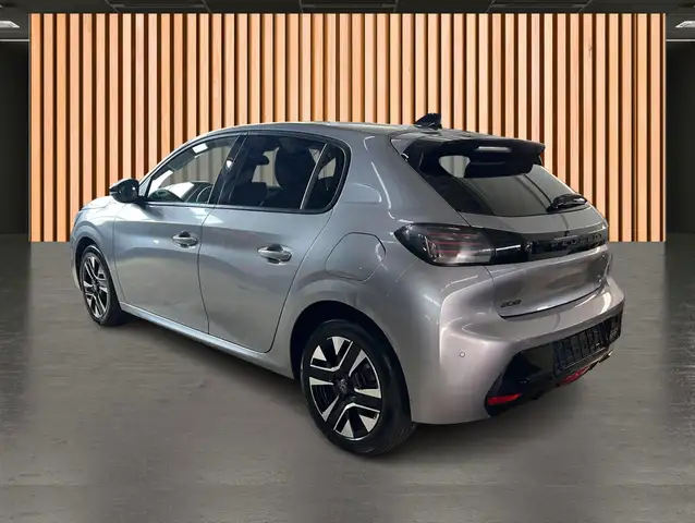 Peugeot 208 view 6