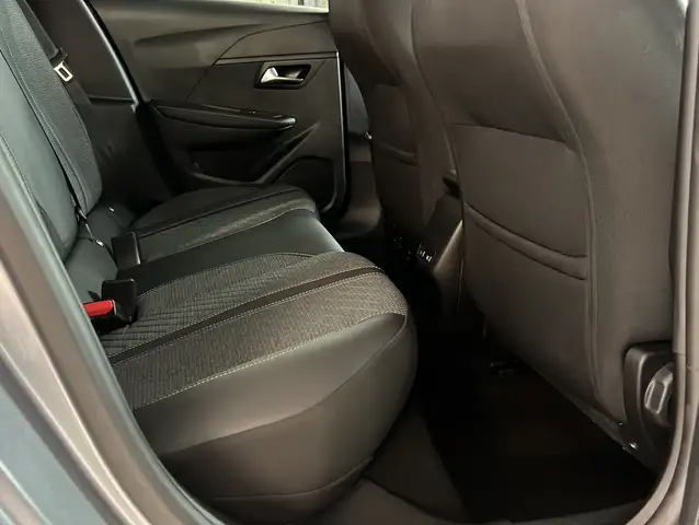 Peugeot 208 view 10