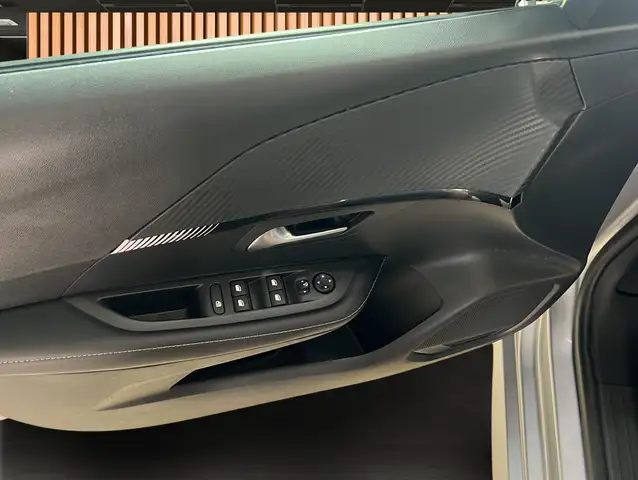 Peugeot 208 view 8