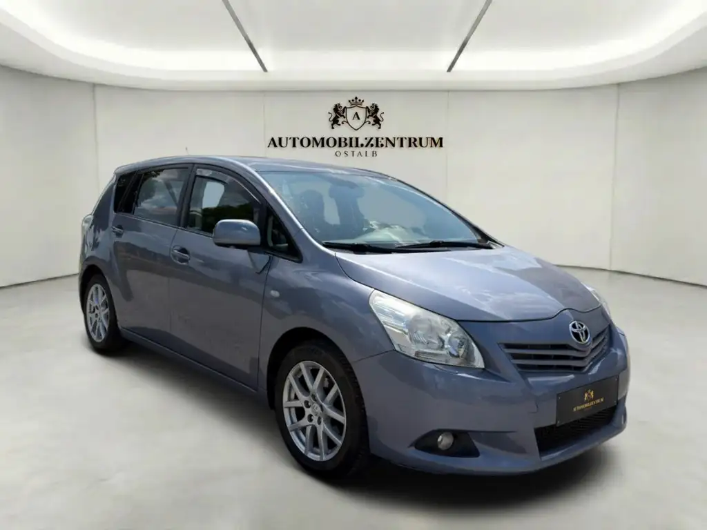 Toyota Verso Executive | 7 Sitzer | Rückfahrkamera Bild 2