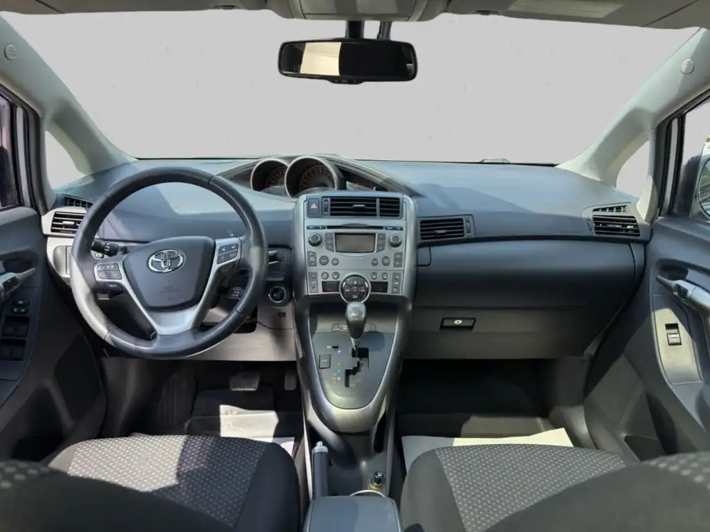 Toyota Verso Executive | 7 Sitzer | Rückfahrkamera Bild 12