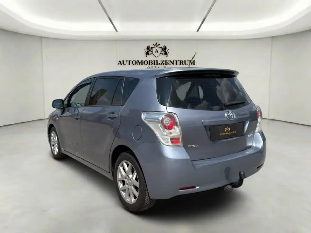 Toyota Verso Executive | 7 Sitzer | Rückfahrkamera Bild 7