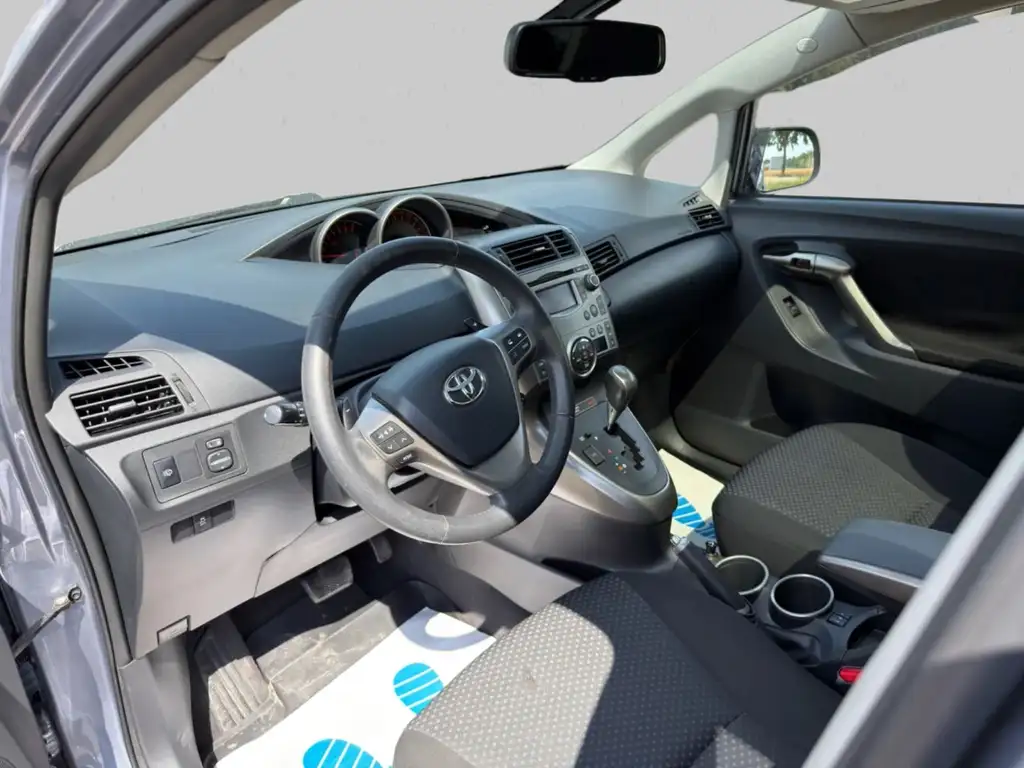 Toyota Verso Executive | 7 Sitzer | Rückfahrkamera Bild 10