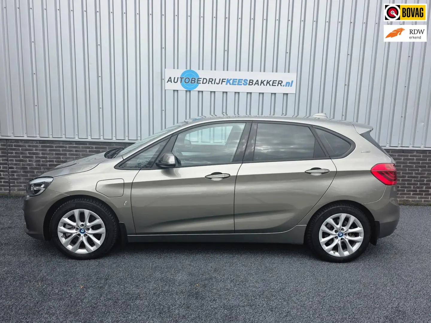 BMW 225 2-serie Active Tourer 225xe Plug-in Hybride, Execu Grijs - 1