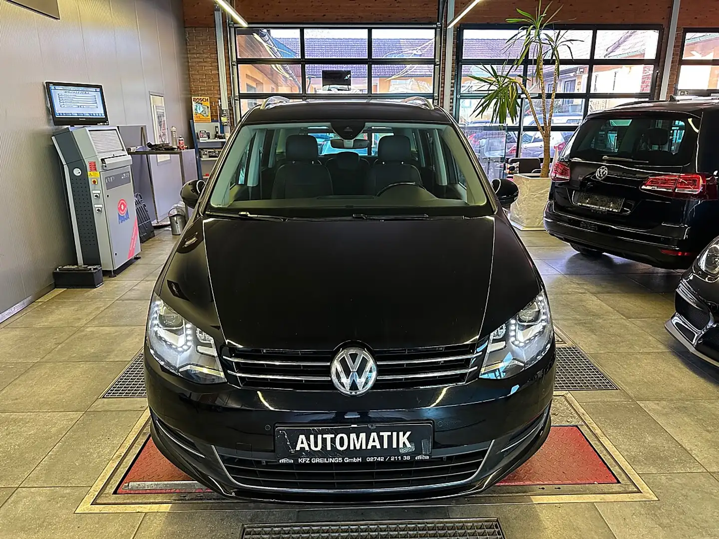 Volkswagen Sharan Highline BMT SCR 2,0 TDI DSG 4Motion Schwarz - 2