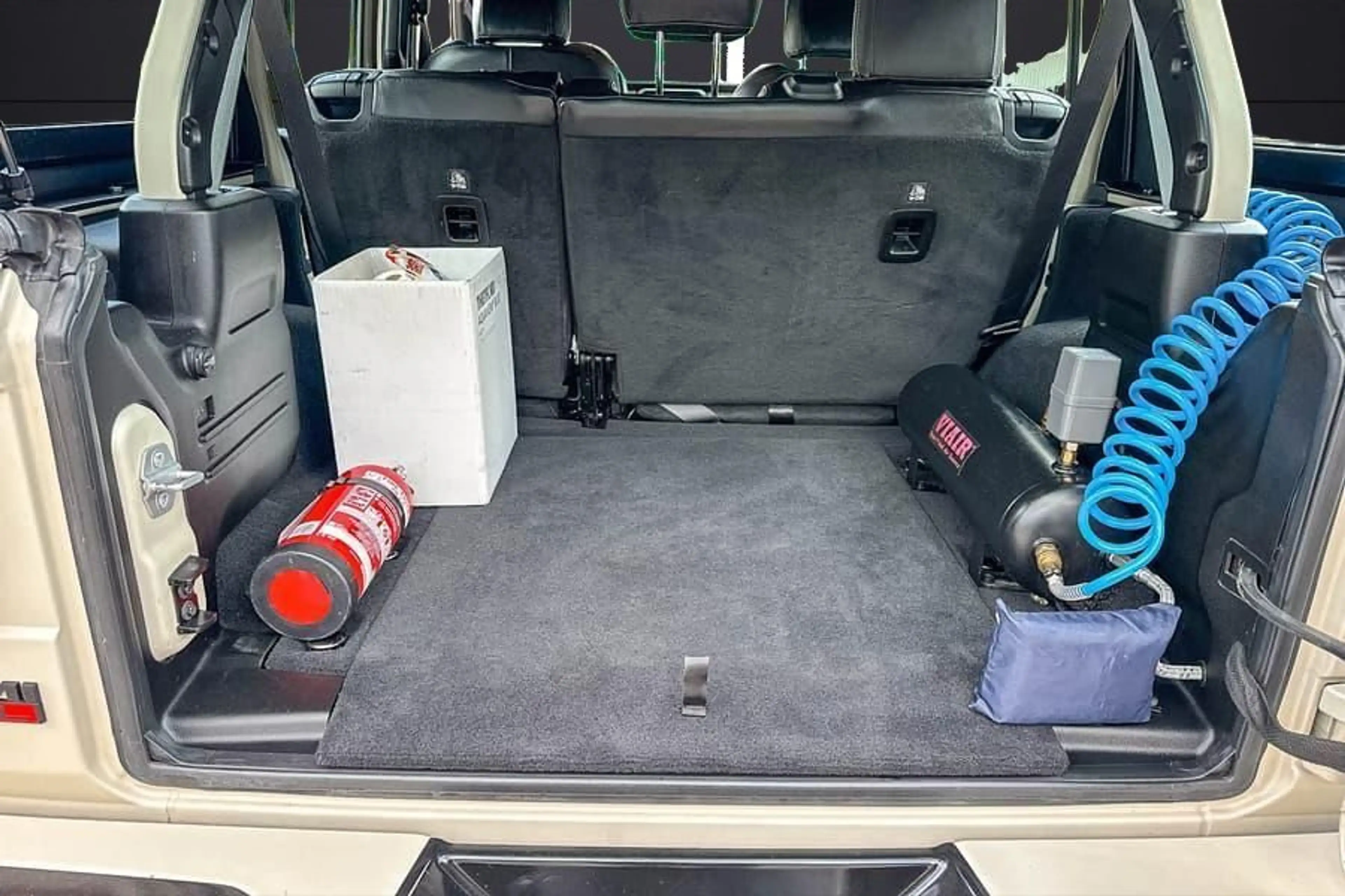 Jeep Wrangler Unlimited ORZ Typ Bawarrion 6,4Liter V8 — photo 14