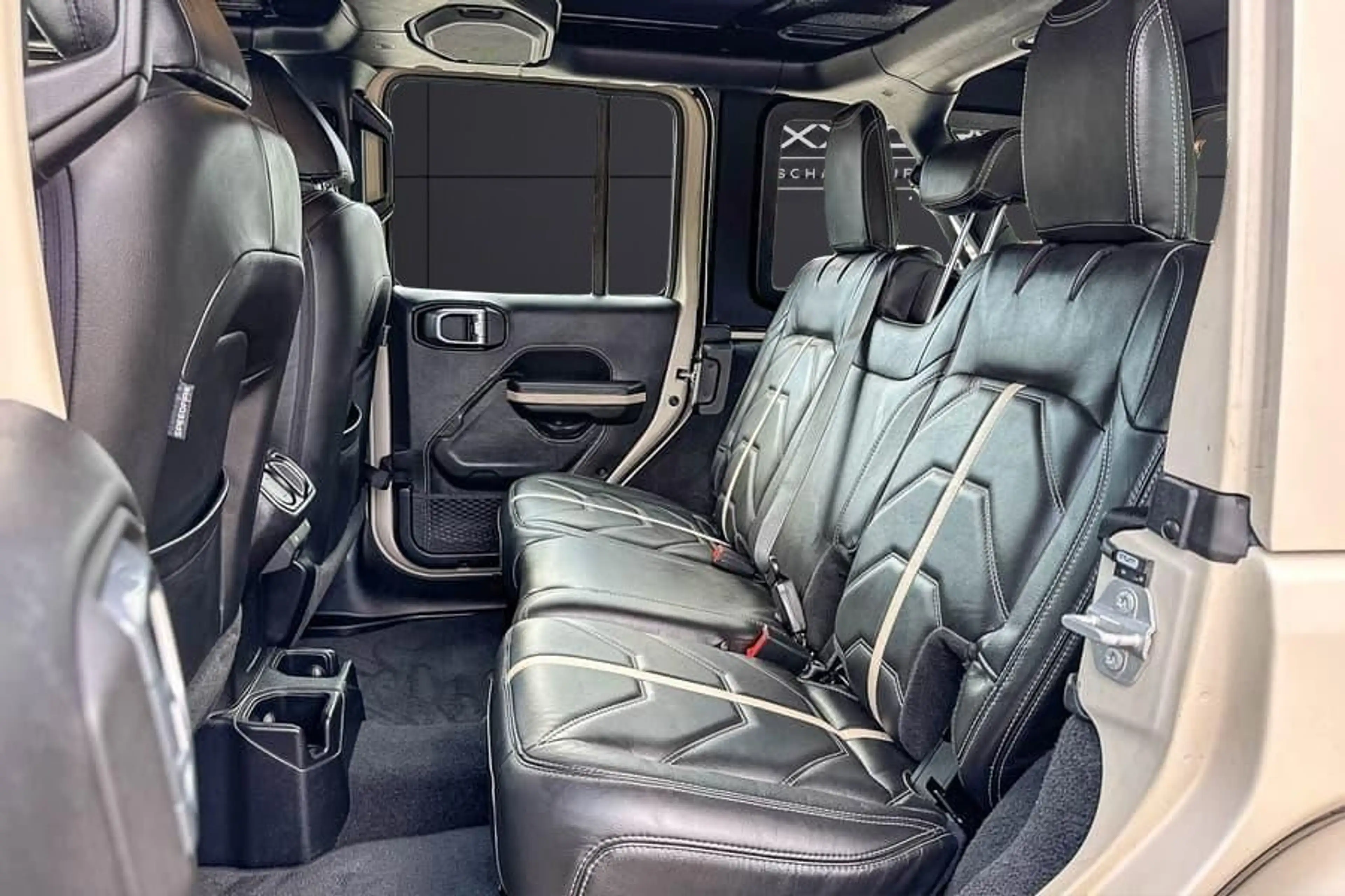 Jeep Wrangler Unlimited ORZ Typ Bawarrion 6,4Liter V8 — photo 12