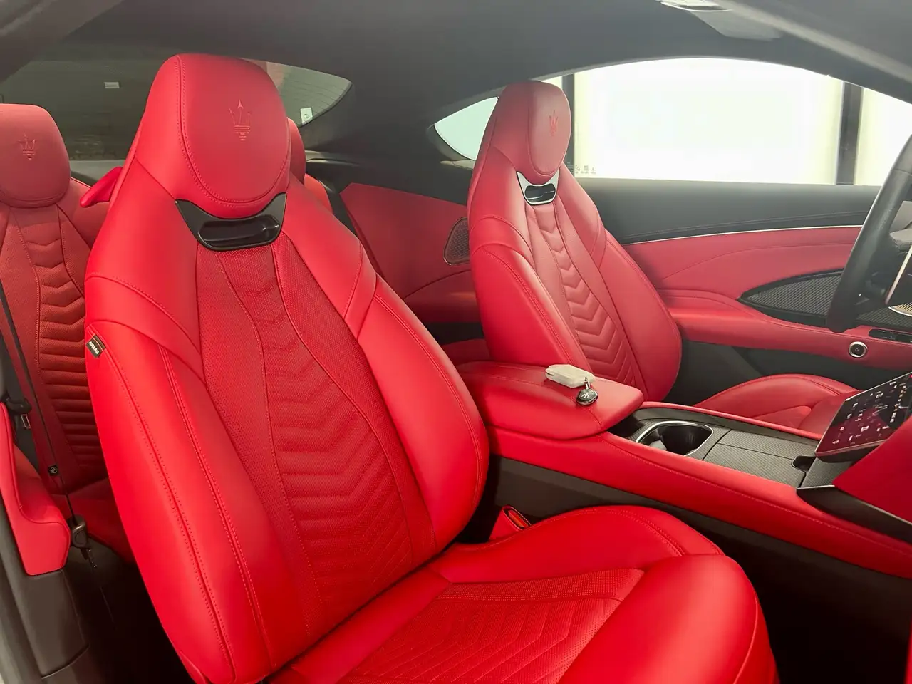 Maserati GranTurismo 2023 — фото 12